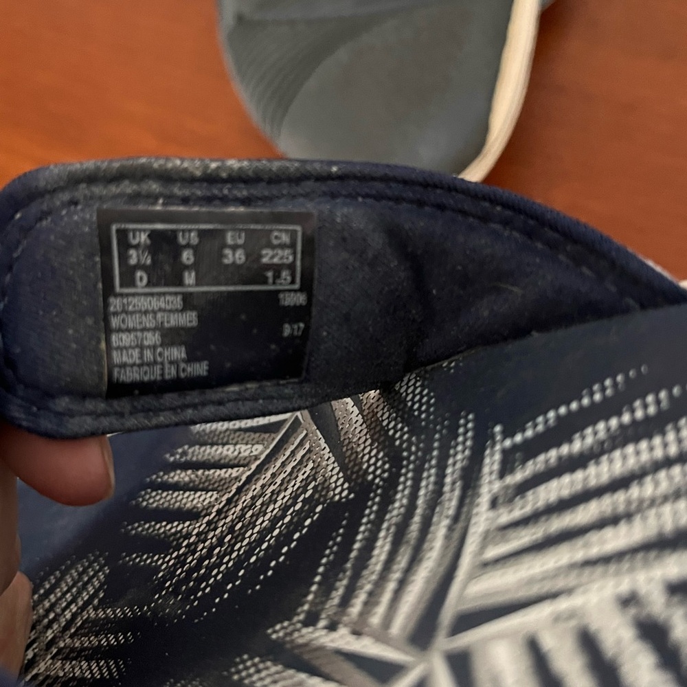 Clarks Brinkley Sea Cloudsteppers flip flops in navy - Picture 6 of 7